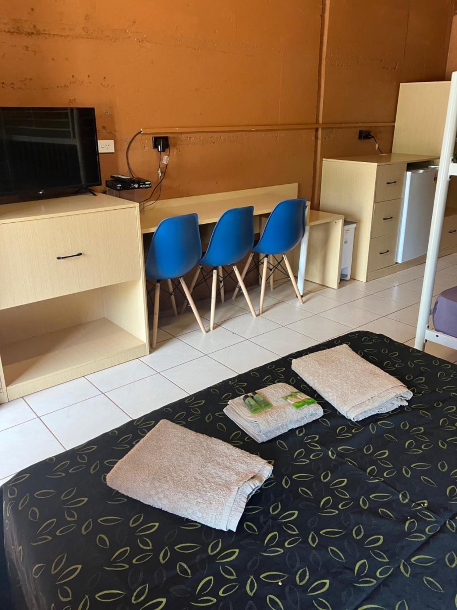 Territory Manor Motel & Caravan Park Mataranka Room photo